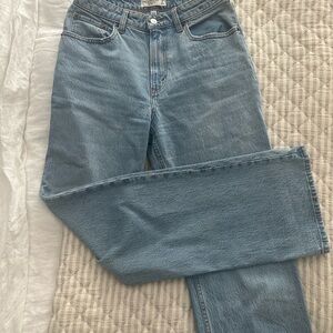 Abercrombie & Fitch Curve Love The 90s Relaxed Jean High Rise. TALL length